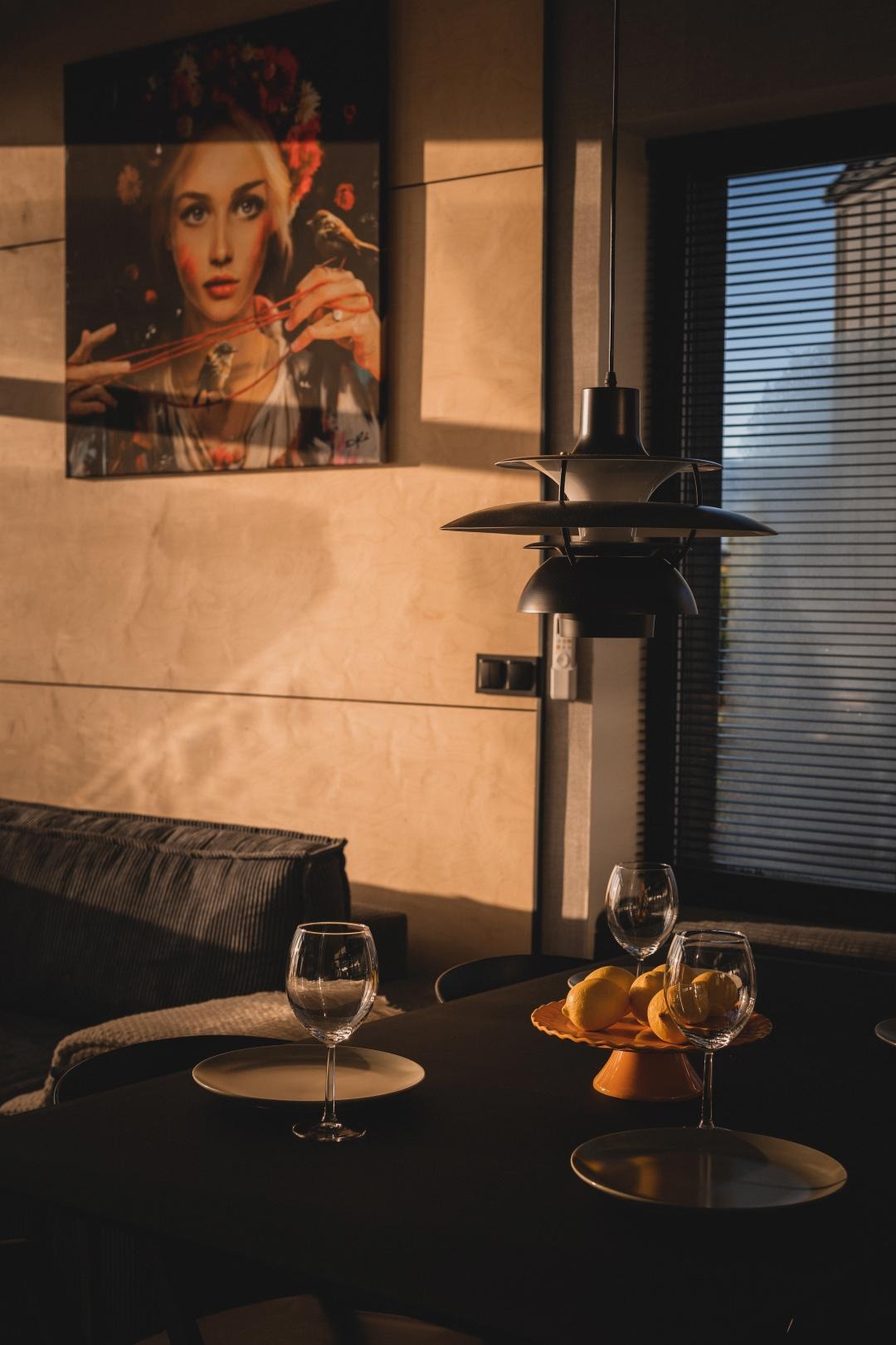 Romantyczna kolacja przy świetle lampy — FlowFort